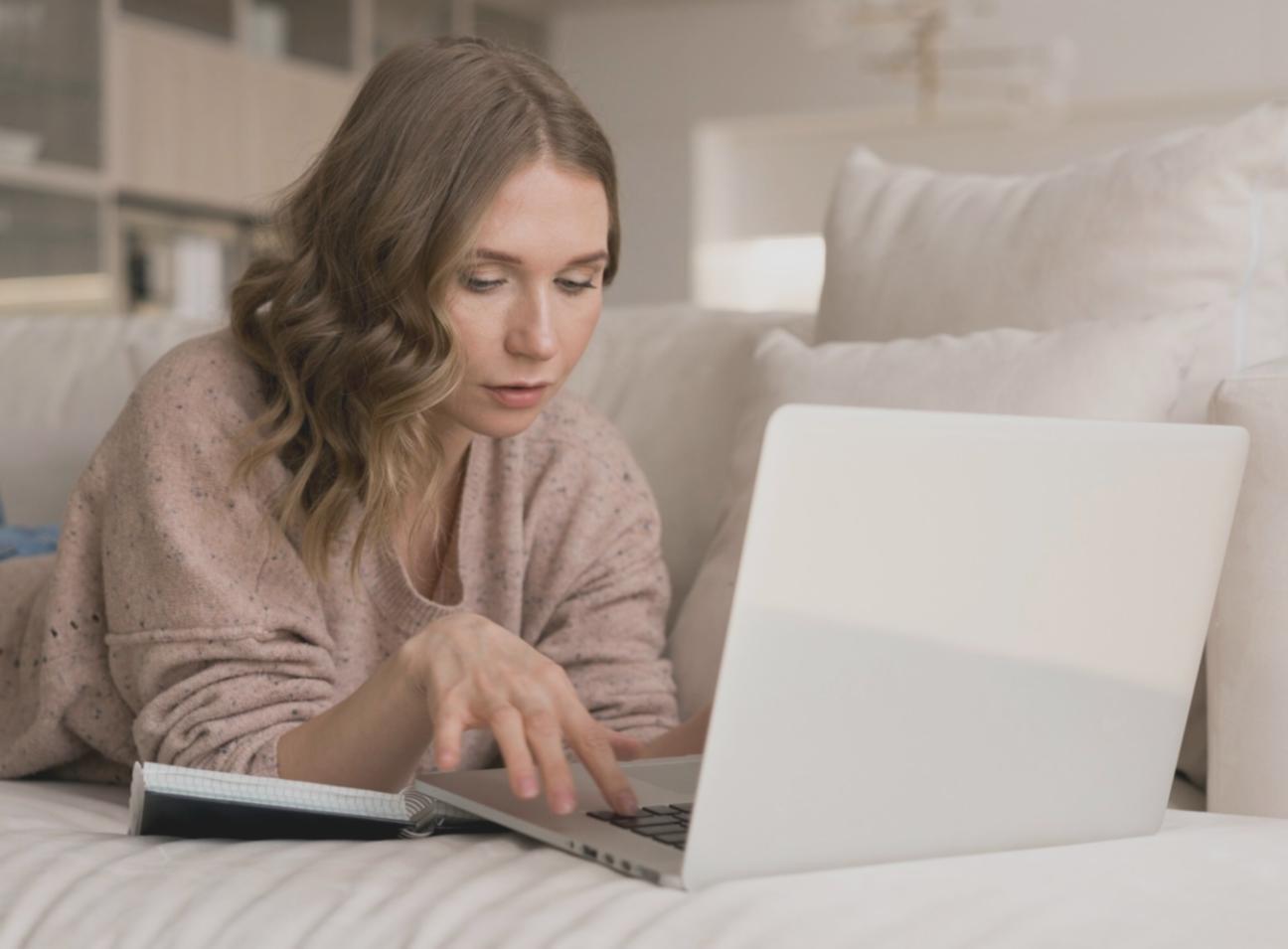 Teilnehmer bei einer interaktiven Money-Mindset Übung